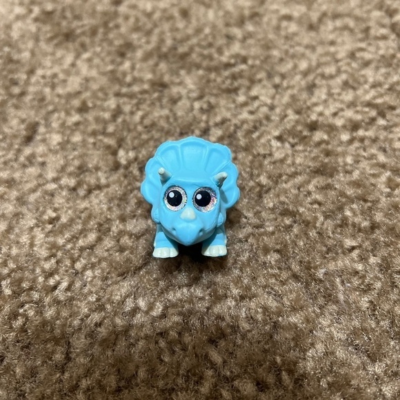 Disney Doorables: Series 10 Figurine – Toy Story – Trixie Blue Dinosaur - Picture 4 of 8